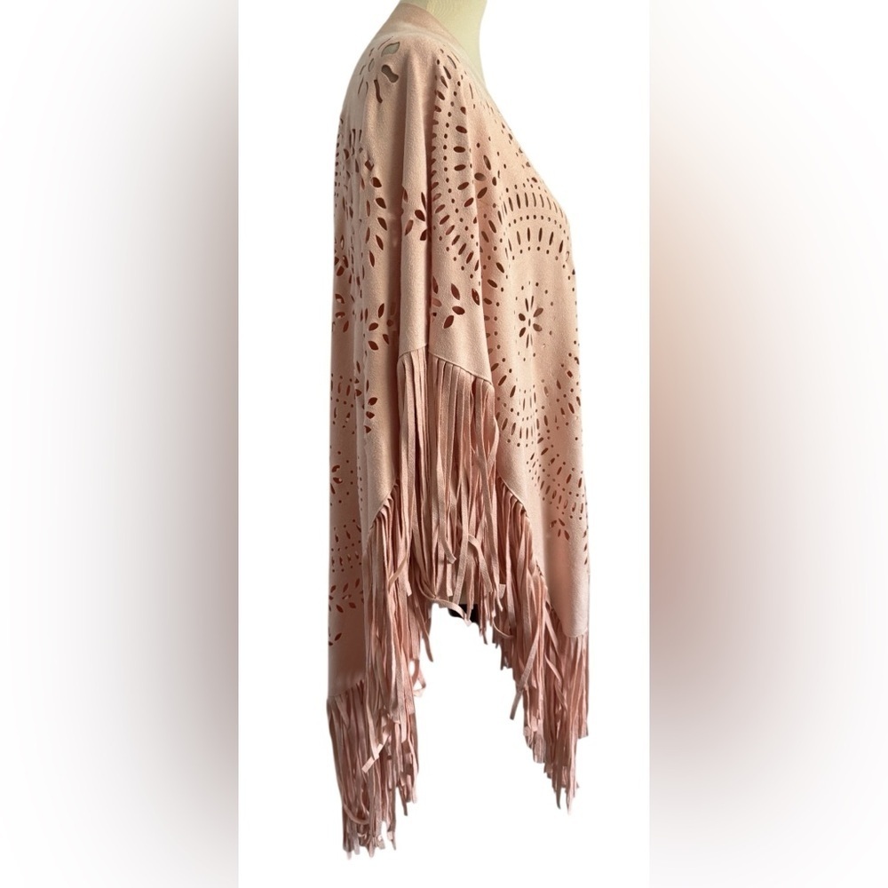Bagatelle City Pink Faux Suede Lasercut Fringe Cape Shrug Size XL - Picture 5 of 10